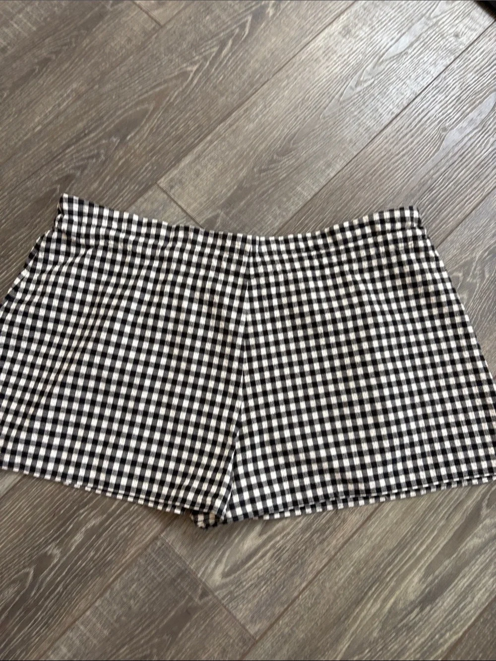 Gingham Tie-Front  Shorts in Black and White